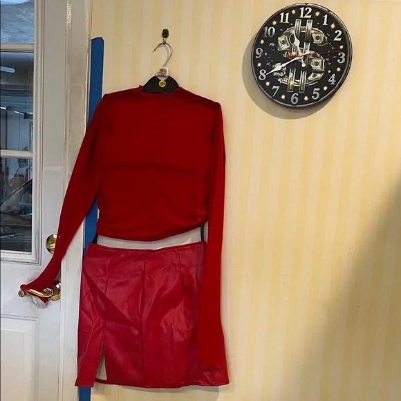 #1077+ Elegant Red Women's Skirt - Picture 3 of 7